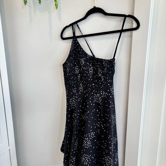 Urban Outfitters Dahlia Smocked One Shoulder Black White Detail Sundress S - Picture 2 of 13